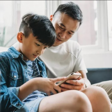 CÁCH GIÚP TRẺ SỬ DỤNG ĐIỆN THOẠI AN TOÀN, CÓ TRÁCH NHIỆM 
